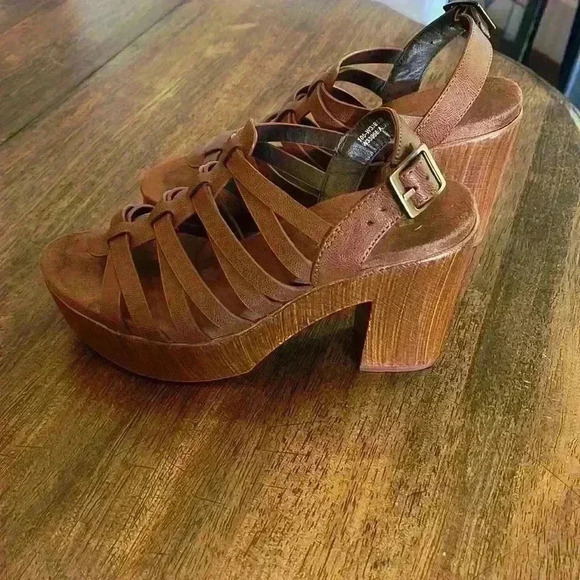 White Mountain Alliance Burnished Dark Tan Strap Stacked Heel Slingback Size 7 - Picture 3 of 13